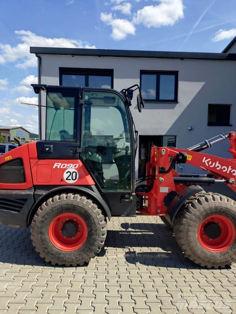 Kubota R 090 Фронтальні навантажувачі