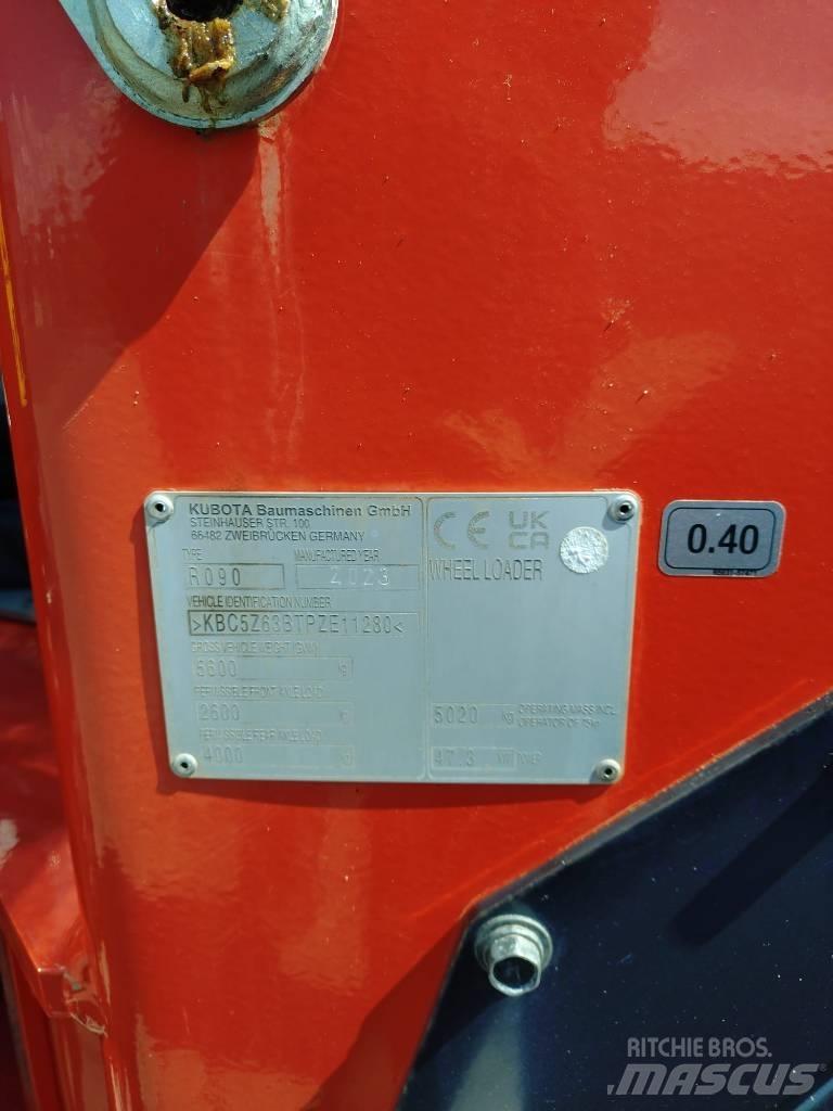 Kubota R 090 Фронтальні навантажувачі