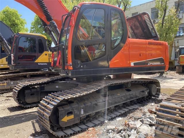 Doosan DX 225 LC Гусеничні екскаватори