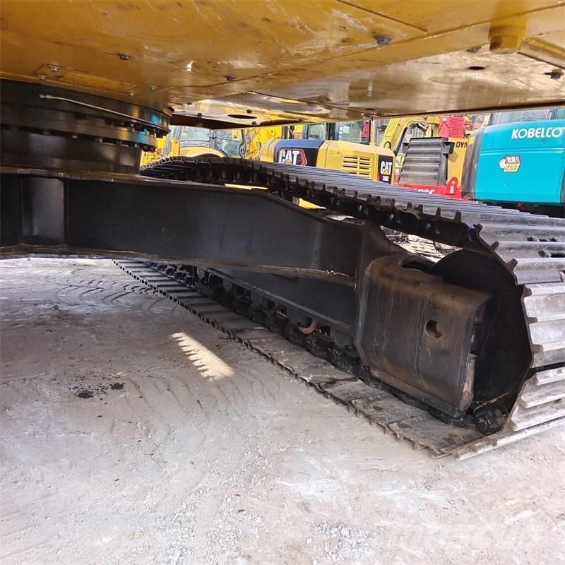 Komatsu PC 220-8 Гусеничні екскаватори