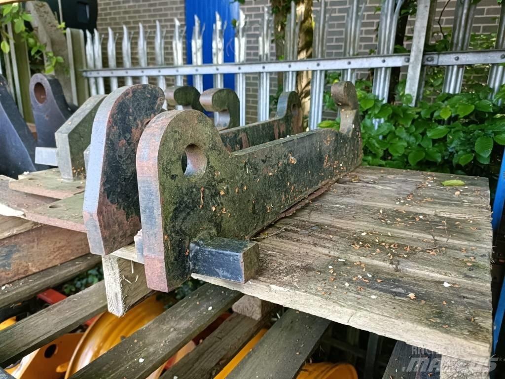 JCB WELD ON BRACKETS Інше обладнання для вантажних і землекопальних робіт