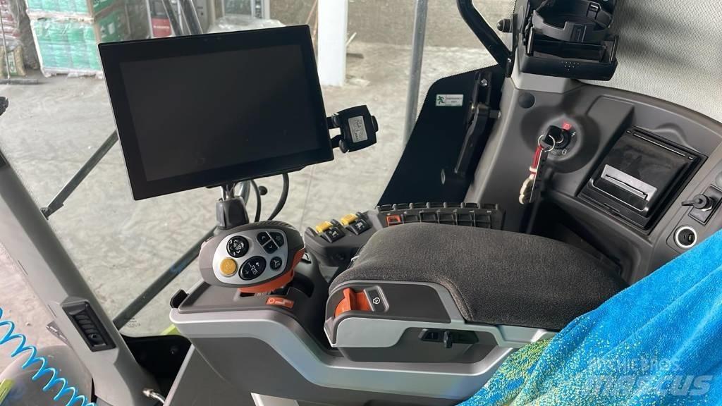 CLAAS LEXION 7700 TT Зернозбиральні комбайни
