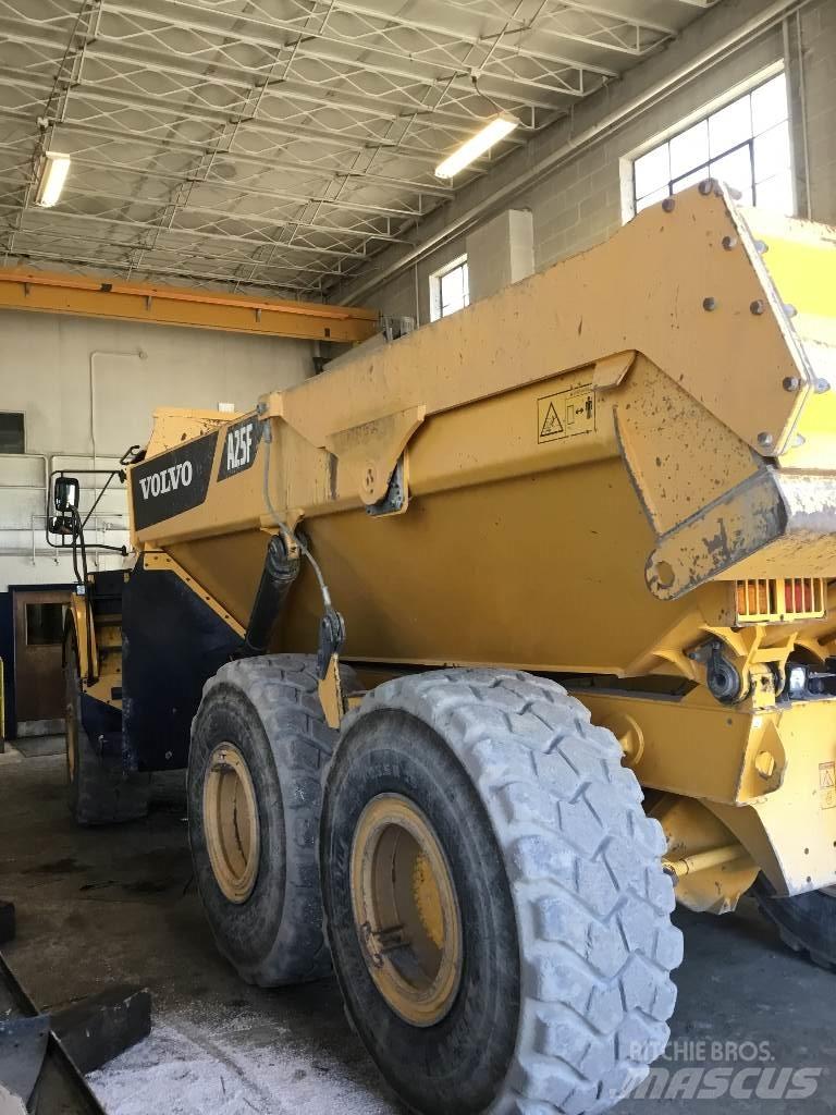Volvo A 25 F Зчленовані самоскиди