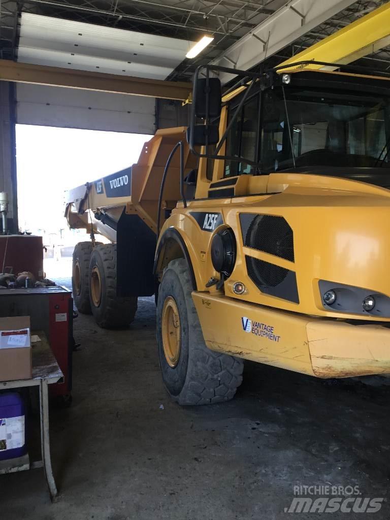 Volvo A 25 F Зчленовані самоскиди