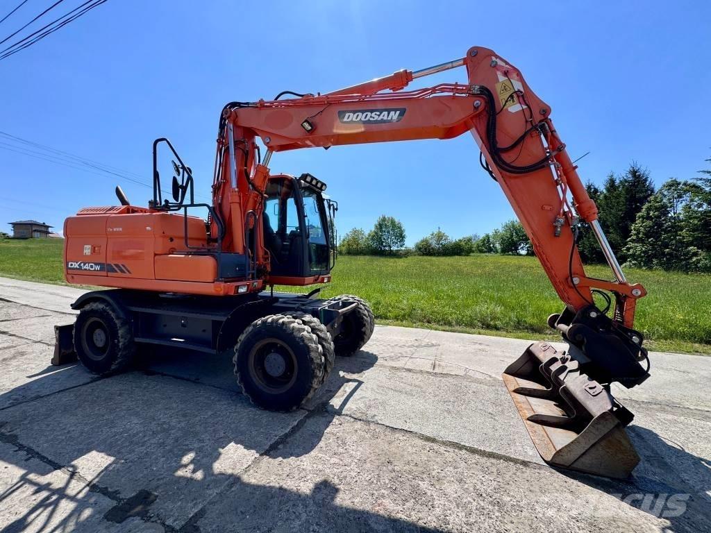 Doosan DX 140 W-3 Колісні екскаватори