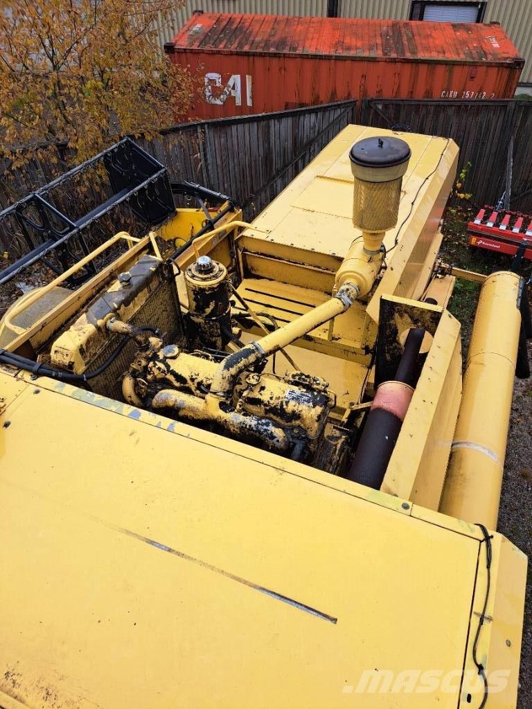 New Holland 8030H Зернозбиральні комбайни