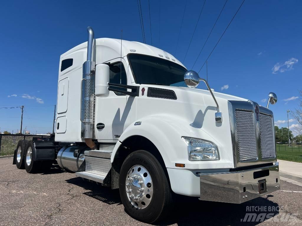 Kenworth T 880 Тягачі