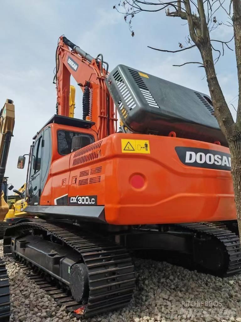 Doosan DX 300 LCA Гусеничні екскаватори