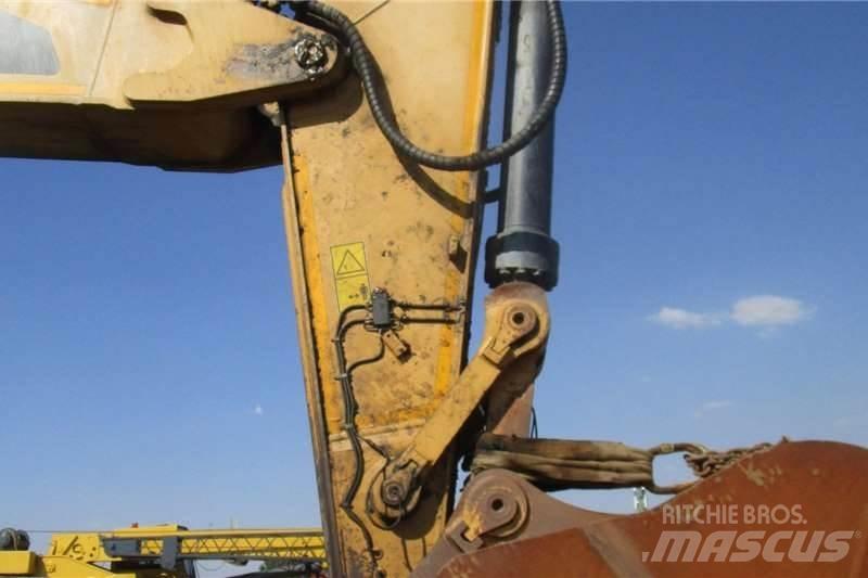 CAT 374FL Міні-екскаватори < 7т