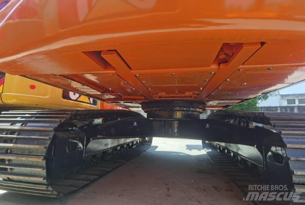 Doosan DX 225 LC Гусеничні екскаватори