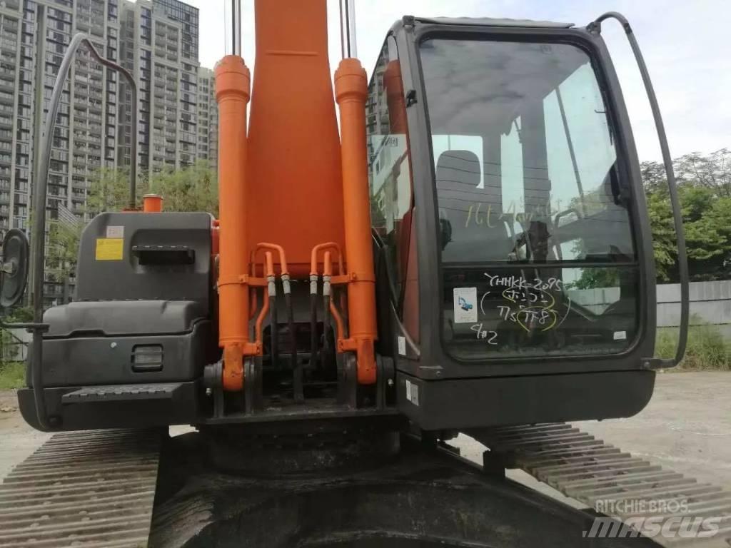 Hitachi zx200 Гусеничні екскаватори