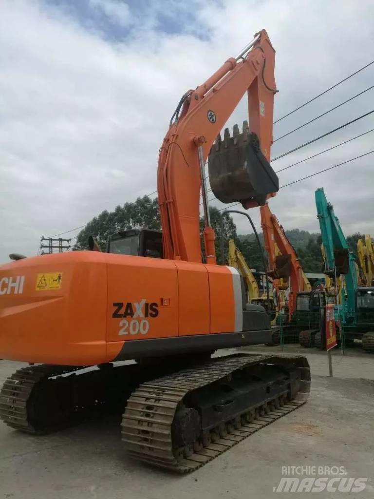 Hitachi zx200 Гусеничні екскаватори