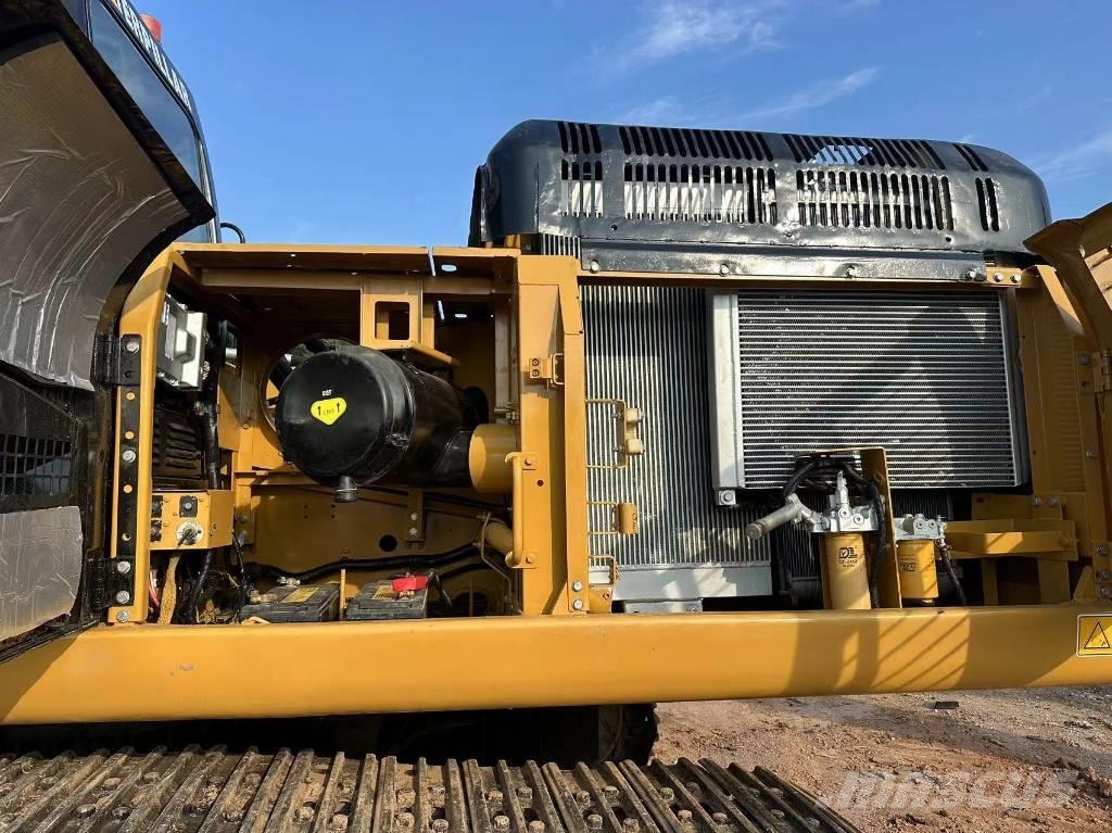 CAT 330 D L Гусеничні екскаватори