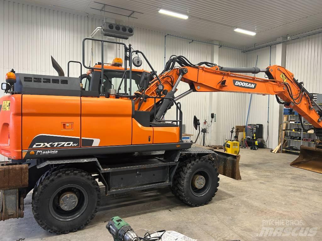 Doosan DX170W-5 Колісні екскаватори