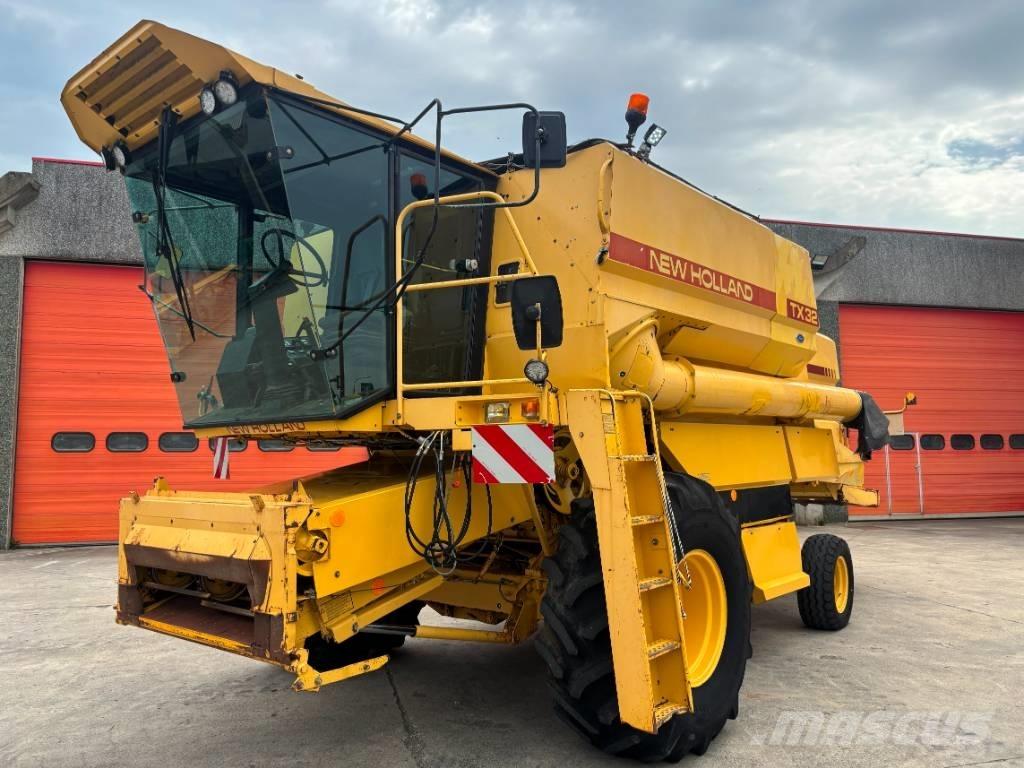 New Holland TX 32 Зернозбиральні комбайни