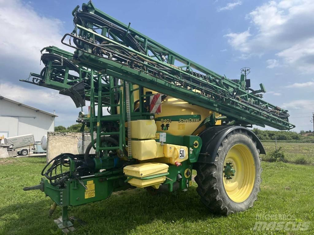 John Deere 840 i Причіпні обприскувачі