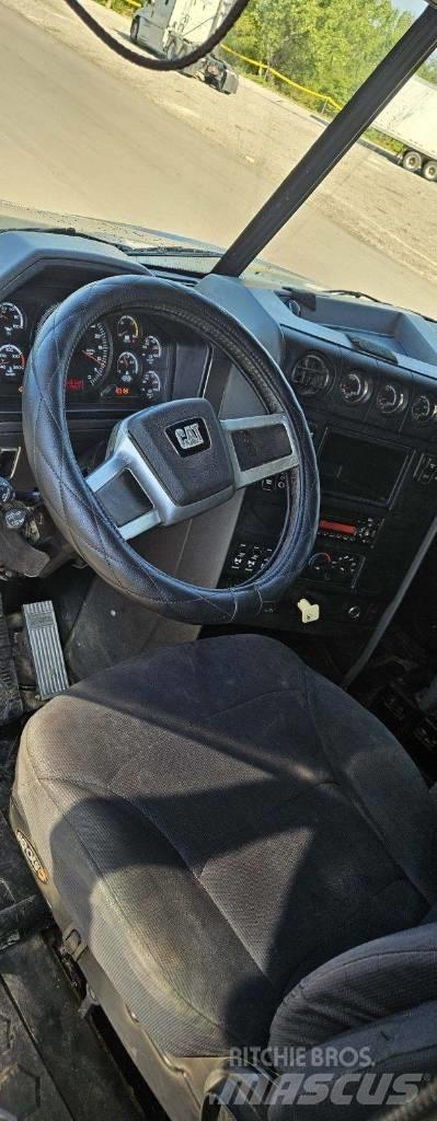 CAT CT 660 Самоскиди