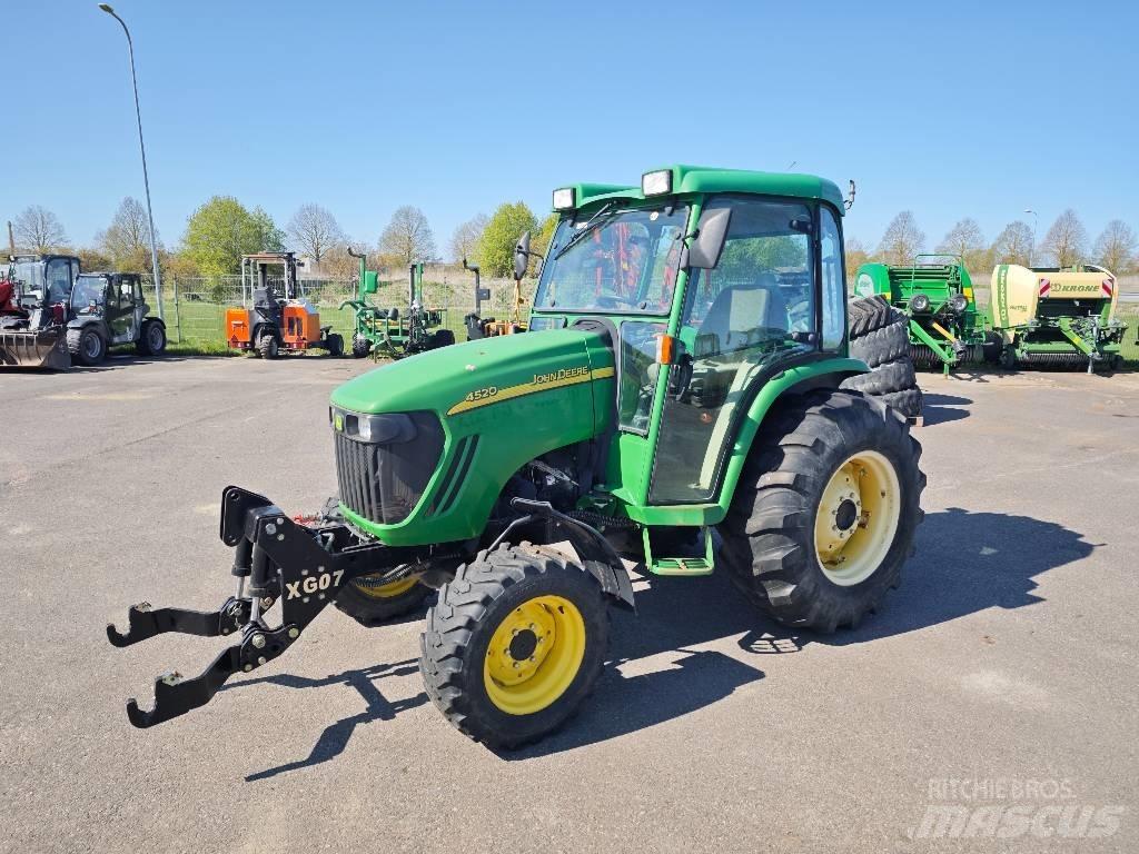 John Deere 4520 Трактори