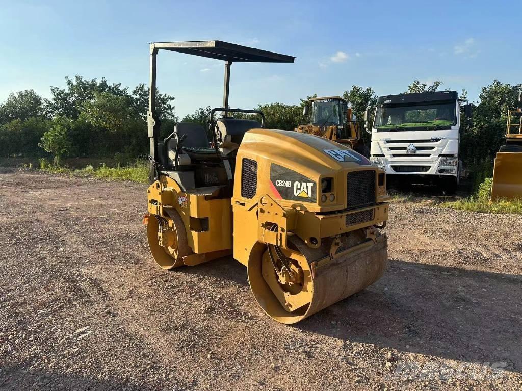 CAT CB 24 B Котки тротуарні