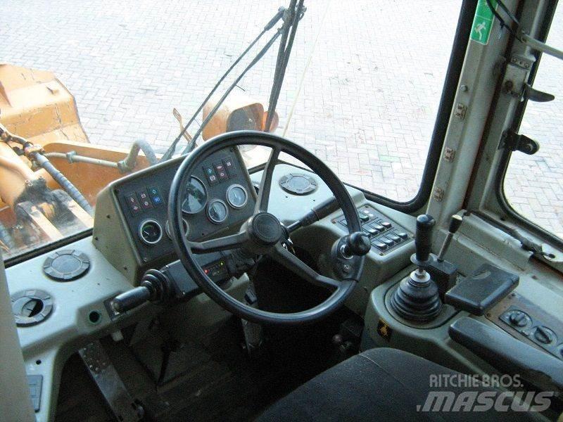 Hyundai HL740-3 Фронтальні навантажувачі