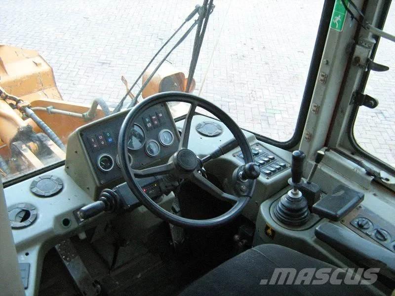Hyundai HL740-3 Фронтальні навантажувачі