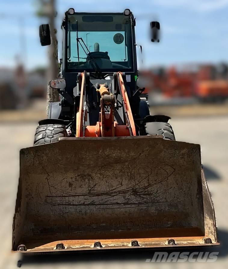 Komatsu WA 80-6 Фронтальні навантажувачі