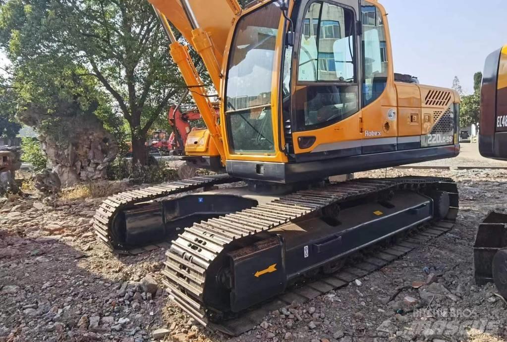 Hyundai R220LC-9S Гусеничні екскаватори