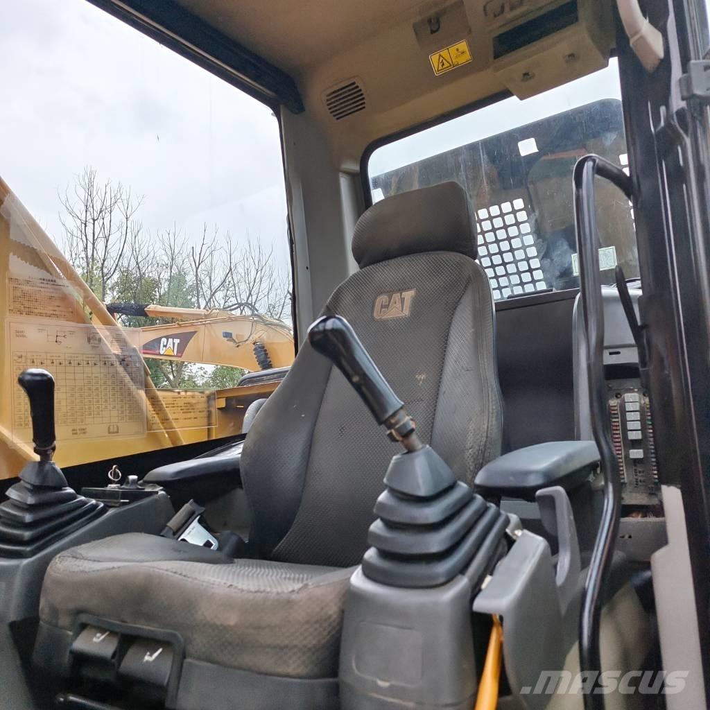CAT 320 D L Гусеничні екскаватори