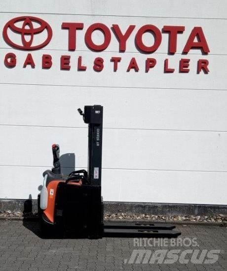 Toyota SPE140L Ручний візок