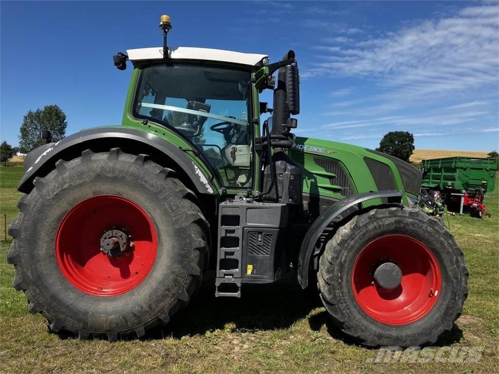 Fendt 828 Vario Трактори