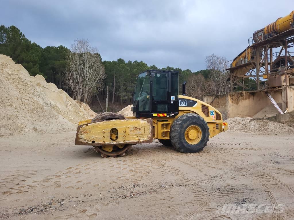 CAT CP74 Грунтові котки