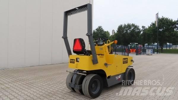 Sakai TS 160 Пневматичні катки