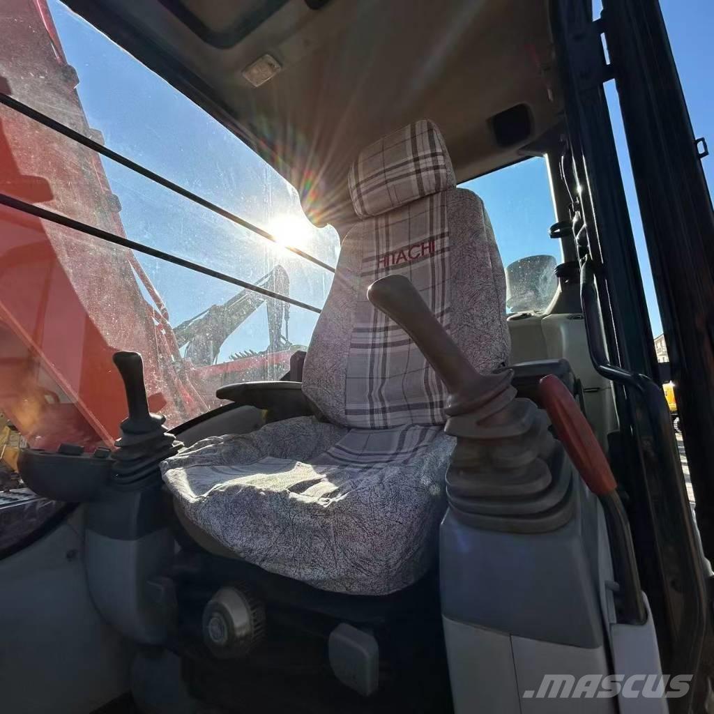 Hitachi ZX 130 Гусеничні екскаватори