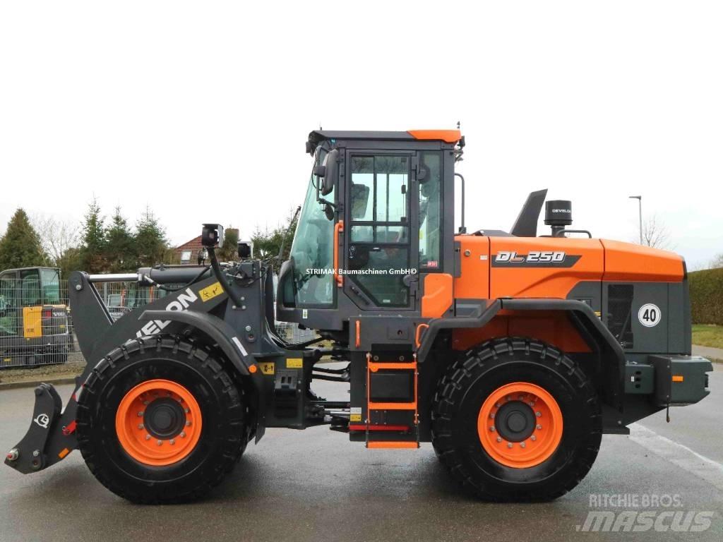 Develon DL 250-7 Фронтальні навантажувачі