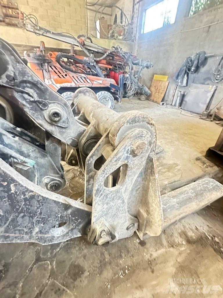 Volvo L 220 E Фронтальні навантажувачі
