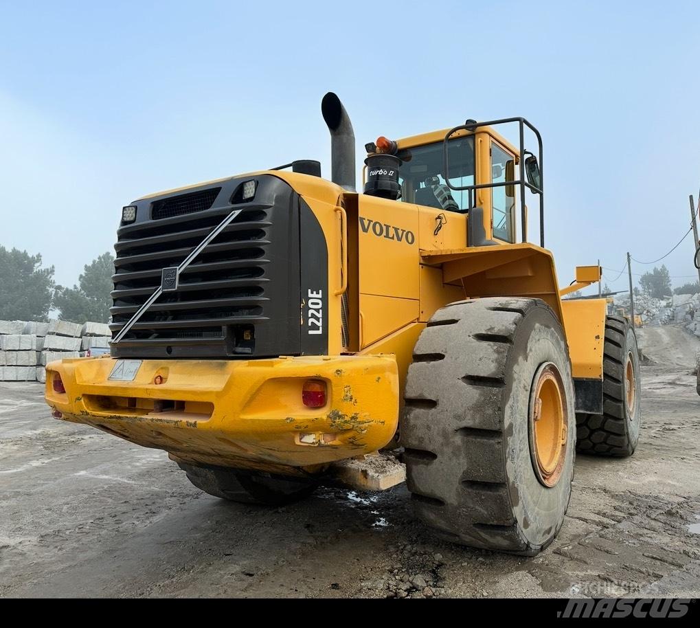 Volvo L 220 E Фронтальні навантажувачі