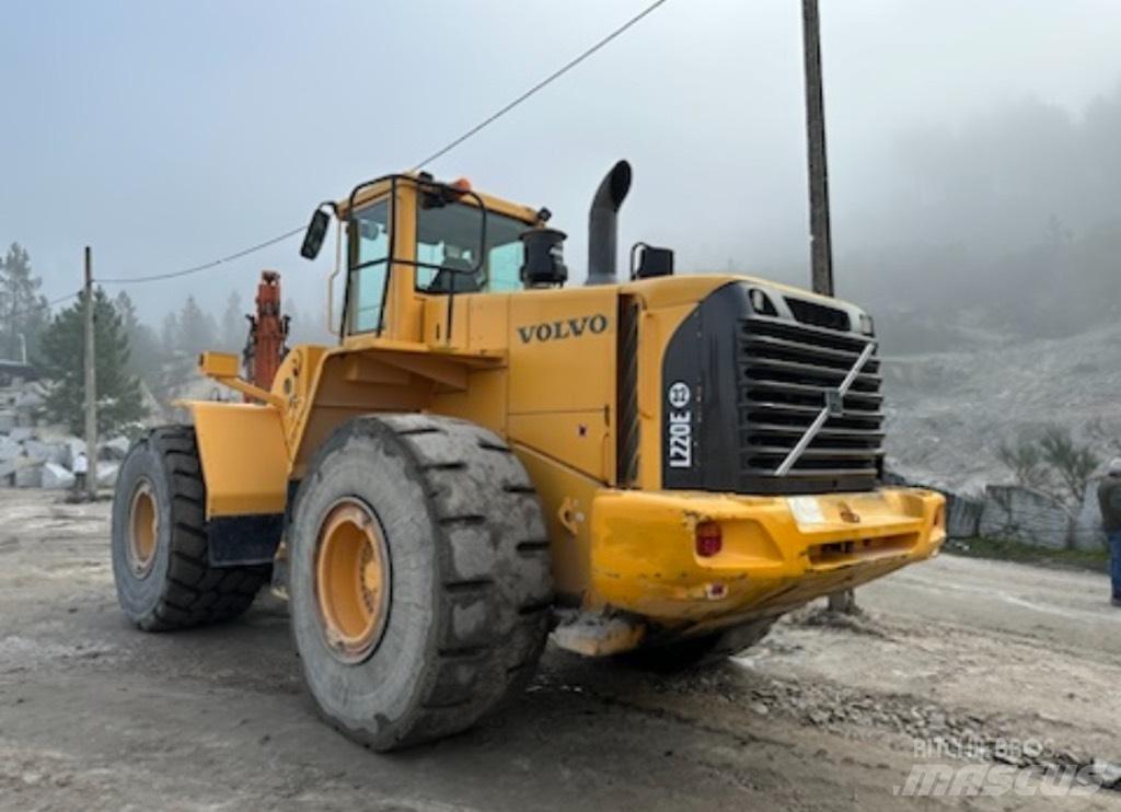 Volvo L 220 E Фронтальні навантажувачі