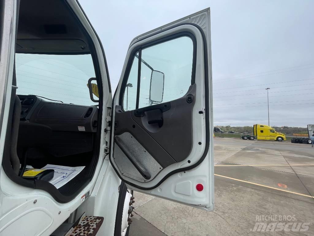 Freightliner M 106 Вантажівки-платформи/бокове розвантаження