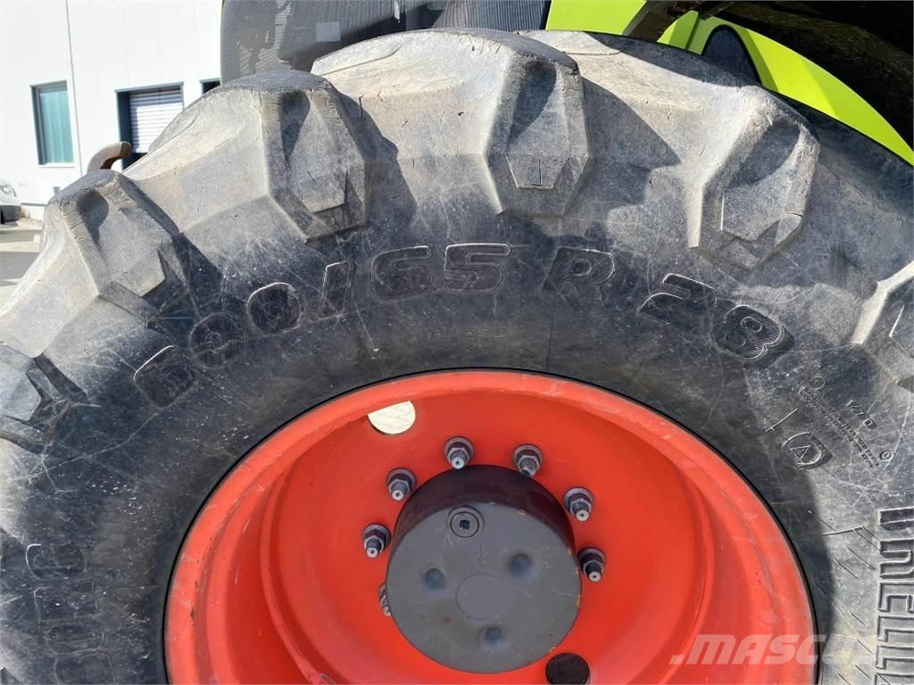 CLAAS AXION 810 Трактори