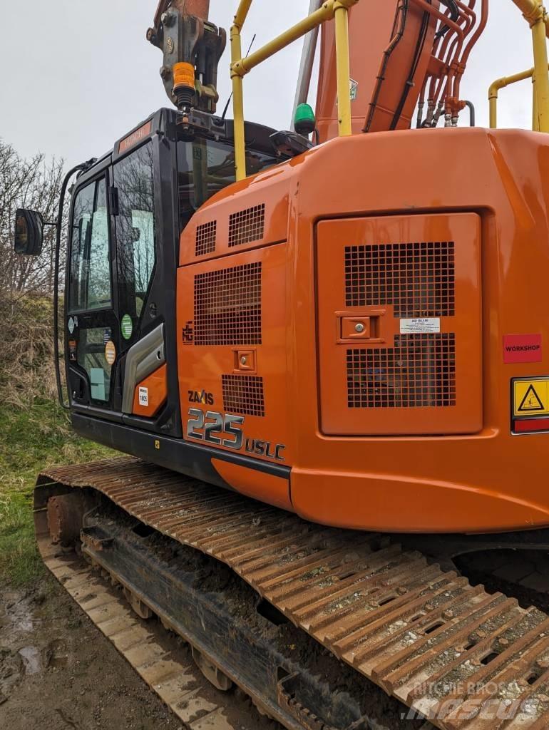 Hitachi ZX225US-7 Гусеничні екскаватори