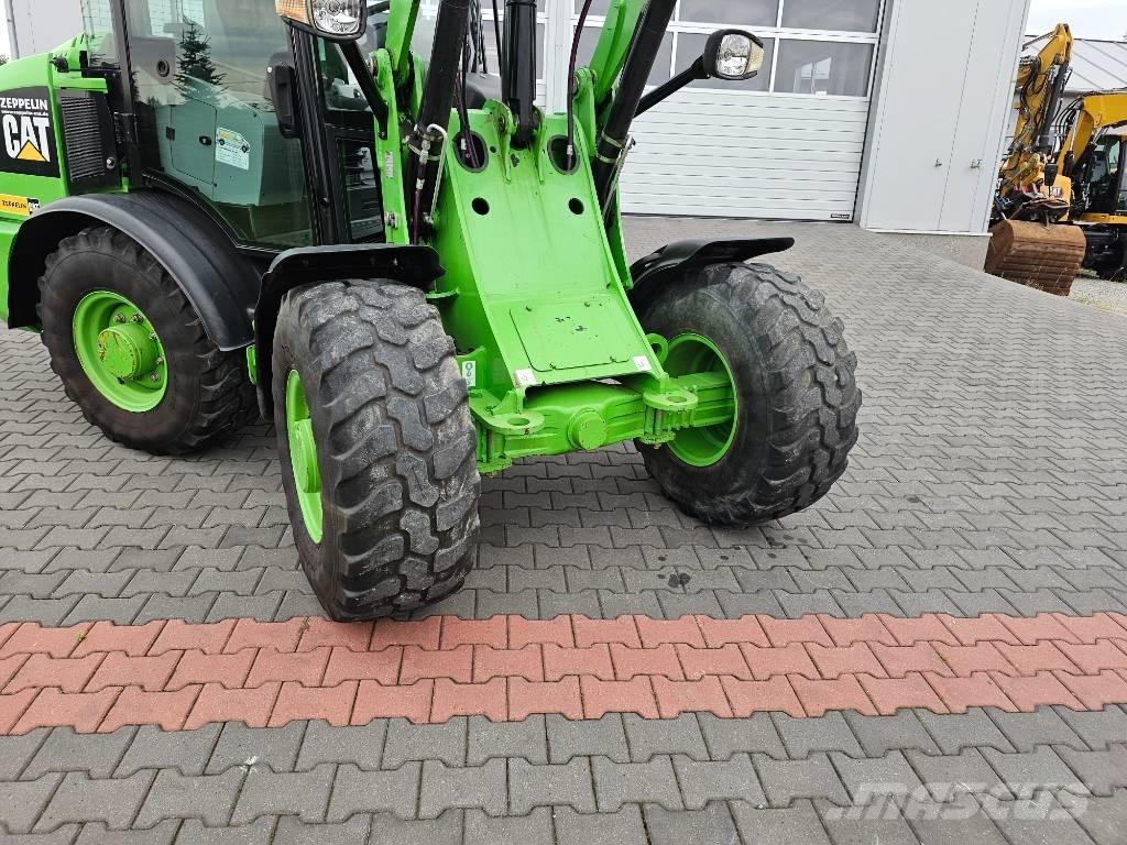 CAT 906 M Фронтальні навантажувачі