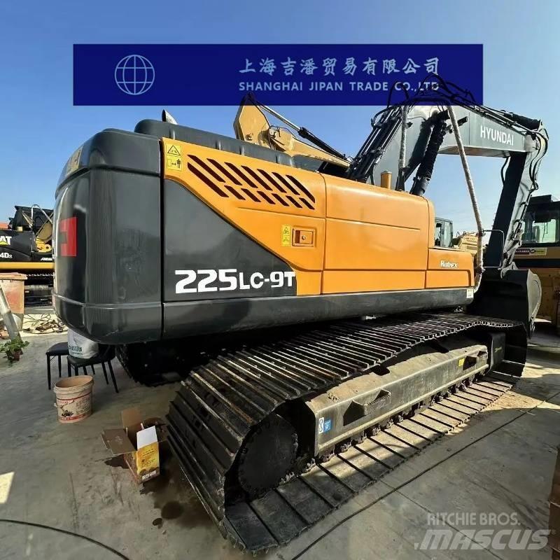 Hyundai R225 Гусеничні екскаватори