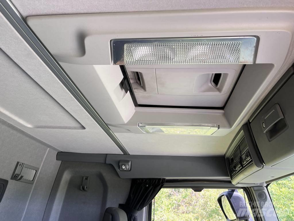 Renault Kerax 6x4 Крани вантажників