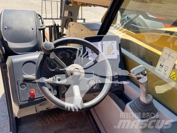 CAT TL943D Телескопічні навантажувачі