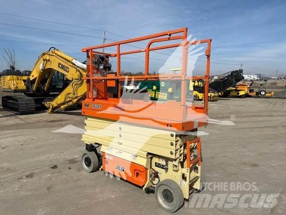 JLG 2632ES Підйомники-ножиці