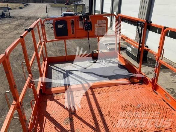 JLG 430LRT Підйомники-ножиці