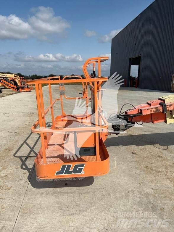 JLG 800S Телескопічні підйомники