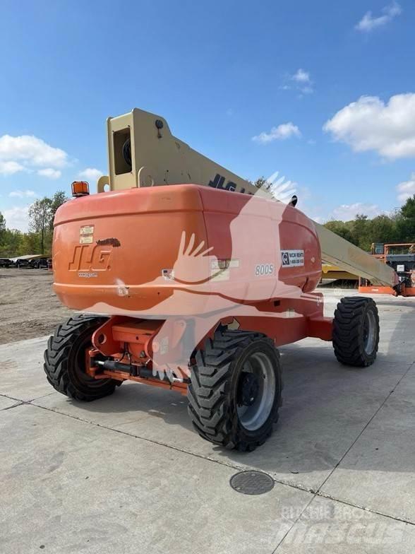 JLG 800S Телескопічні підйомники