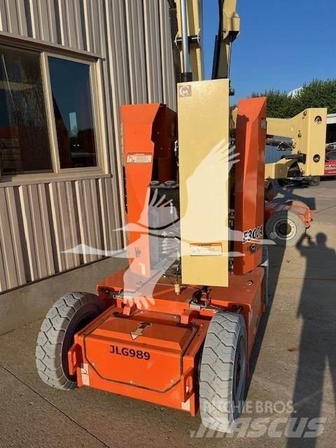 JLG E300AJP Колінчаті підйомники