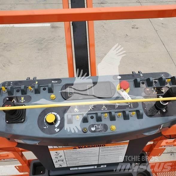 JLG EC600SJP Телескопічні підйомники